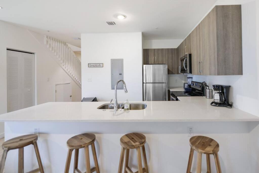 Amazing Town House 15 Min From The Beach Wfree Parking Villa Miami Exterior foto